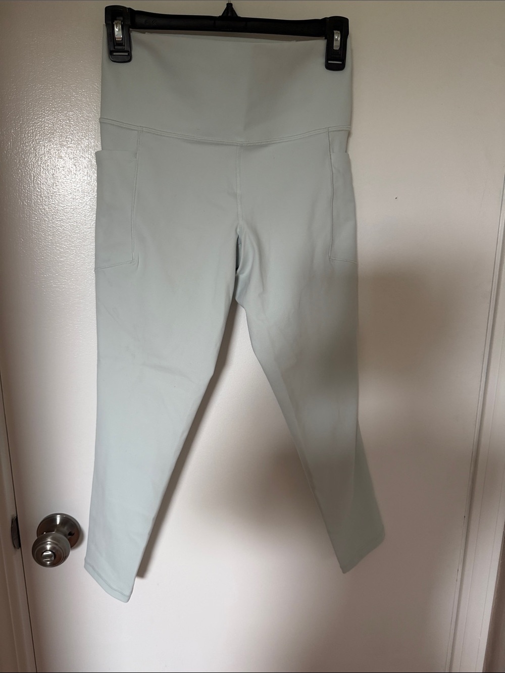 Athleta Salutation Stash 7/8 Tight  in Light Mint